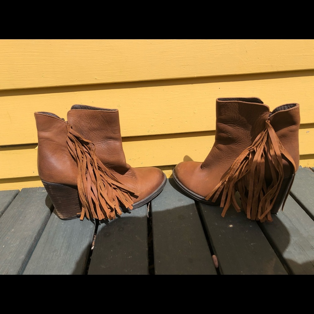 Steve Madden Woodstock fringe leather bootie 8